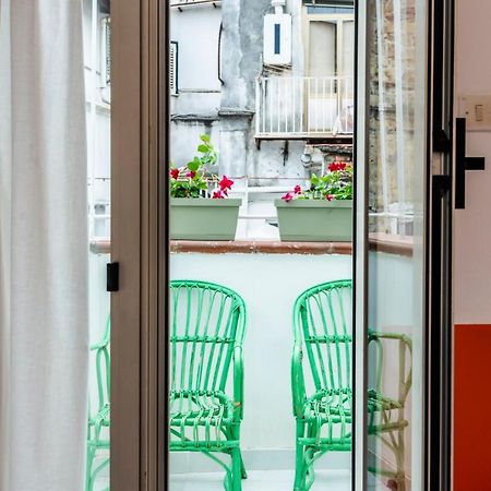 Charming Apartment With Balcony In The Historic Center نابولي المظهر الخارجي الصورة