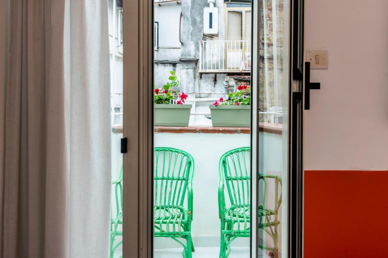 Charming Apartment With Balcony In The Historic Center نابولي المظهر الخارجي الصورة