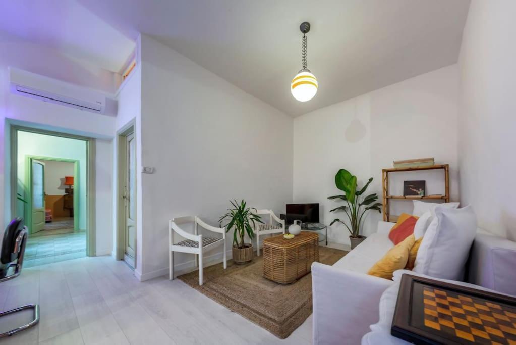 Charming Apartment With Balcony In The Historic Center نابولي المظهر الخارجي الصورة