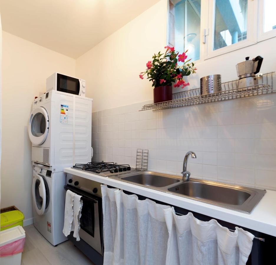 Charming Apartment With Balcony In The Historic Center نابولي المظهر الخارجي الصورة