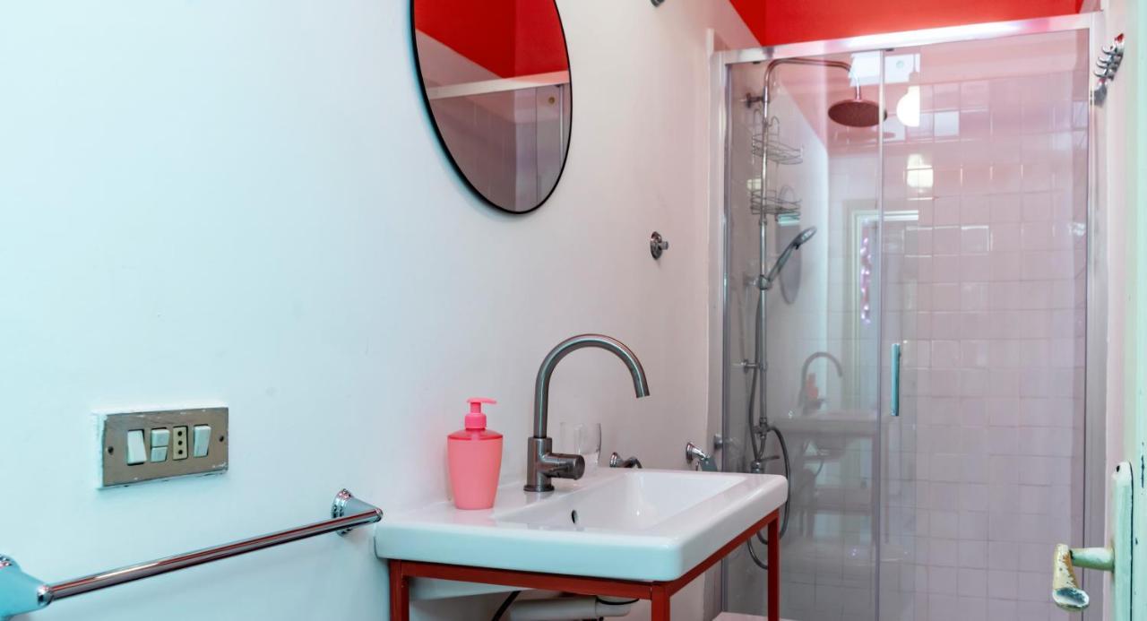 Charming Apartment With Balcony In The Historic Center نابولي المظهر الخارجي الصورة