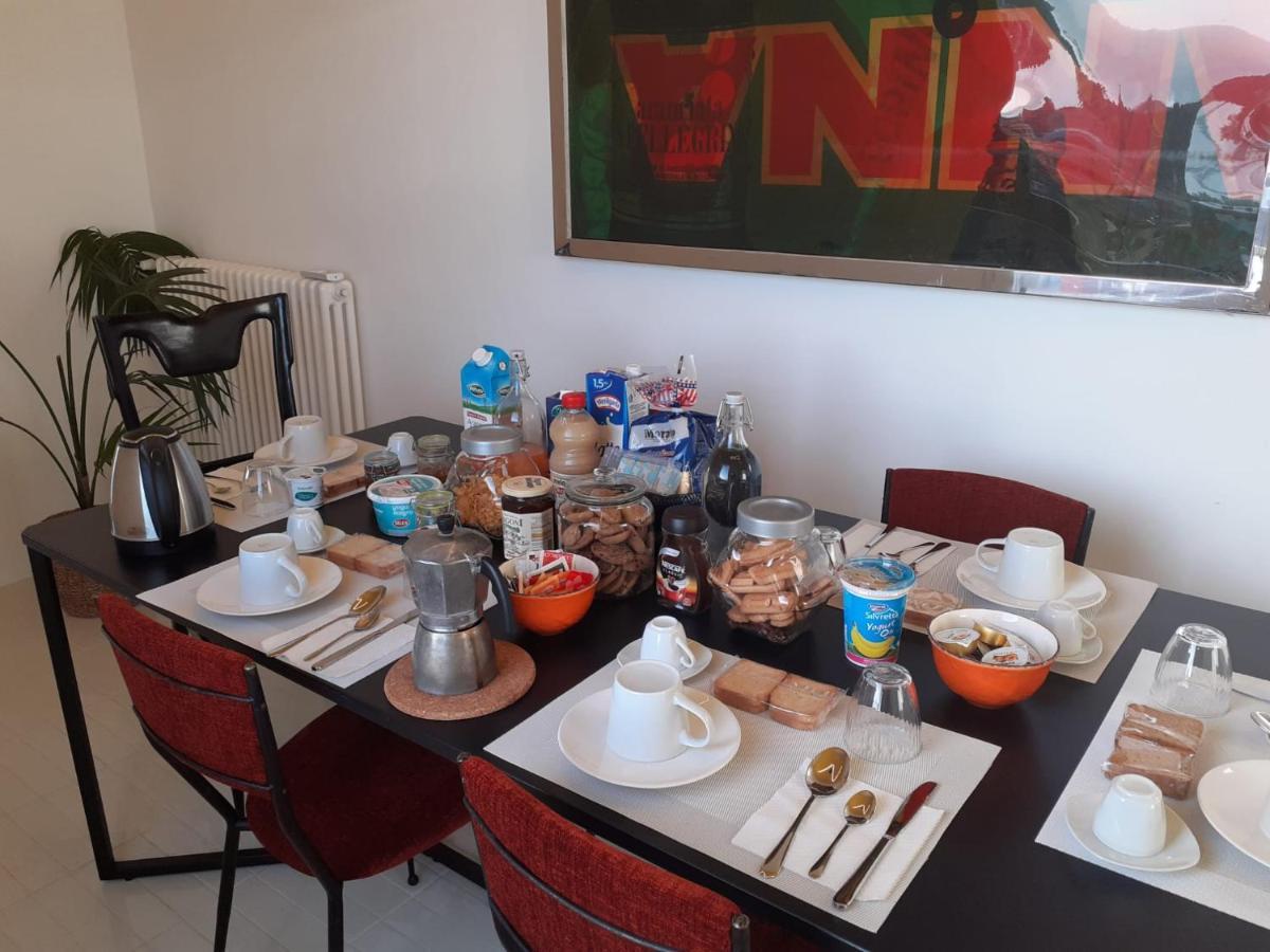 Charming Apartment With Balcony In The Historic Center نابولي المظهر الخارجي الصورة
