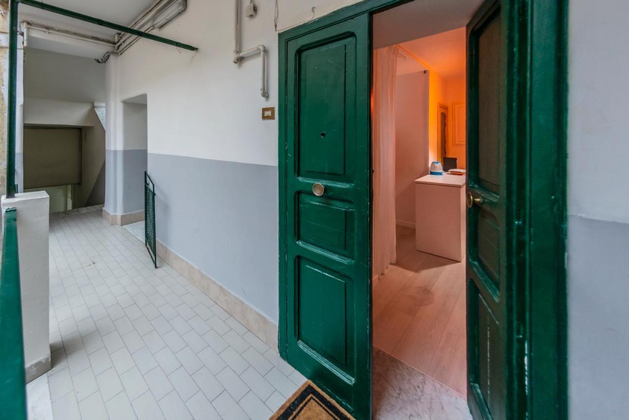 Charming Apartment With Balcony In The Historic Center نابولي المظهر الخارجي الصورة