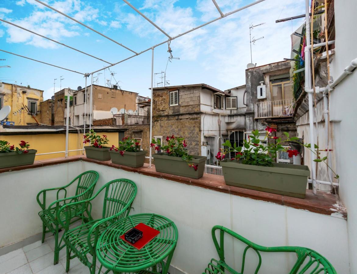 Charming Apartment With Balcony In The Historic Center نابولي المظهر الخارجي الصورة